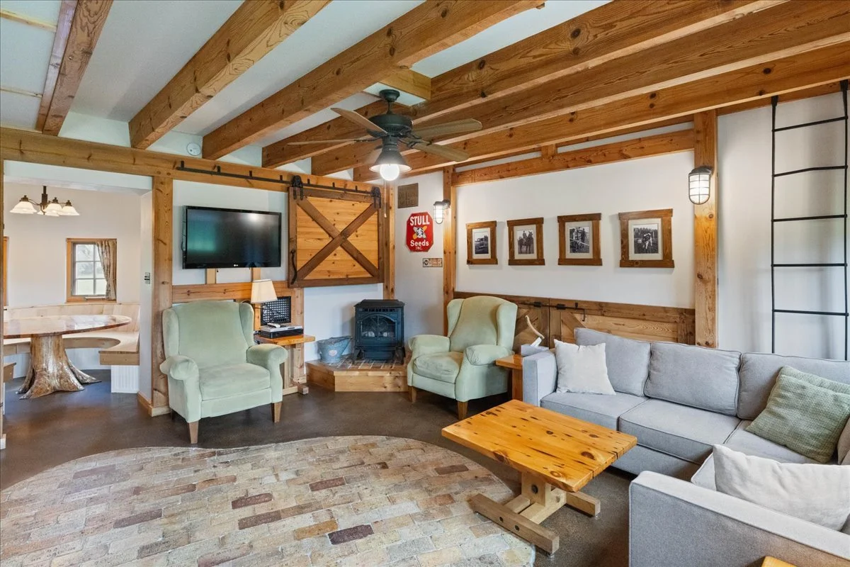 021-Barnhouse Interior 9.jpg