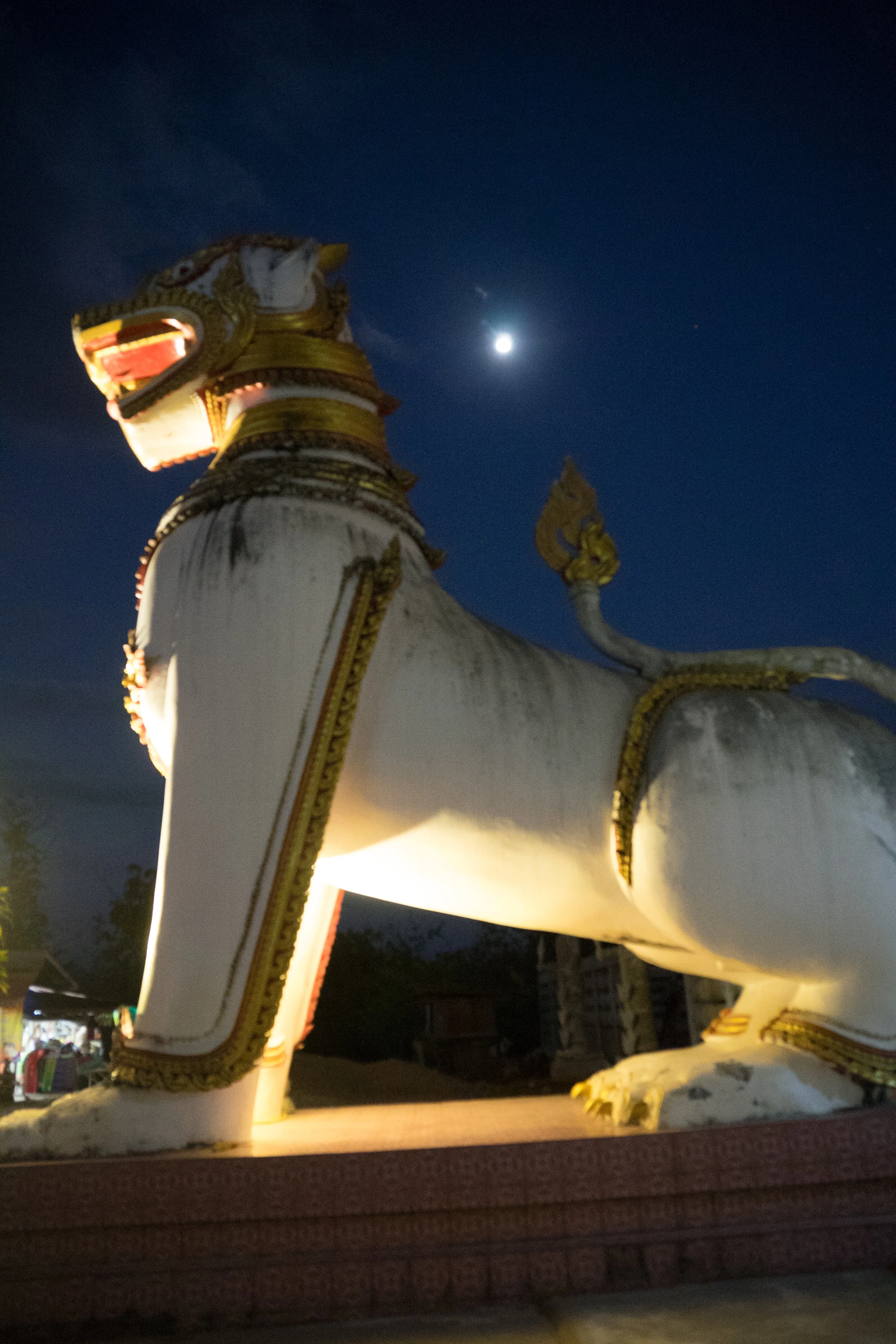 budist temple ourside.jpg