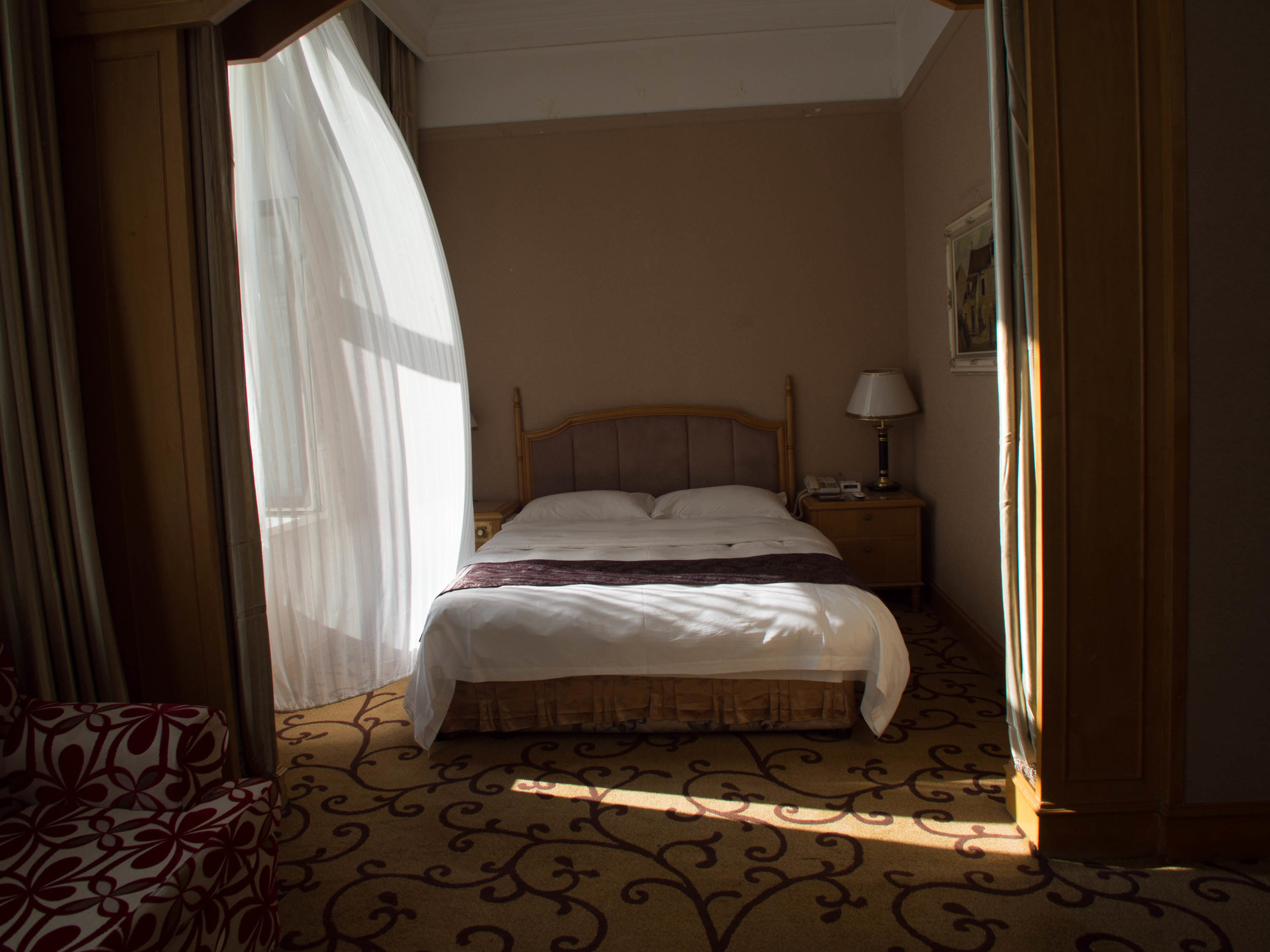 Seeking out heritage hotel rooms (as always). Harbin's Modern Hotel hasn't changed much since the 1930s. 