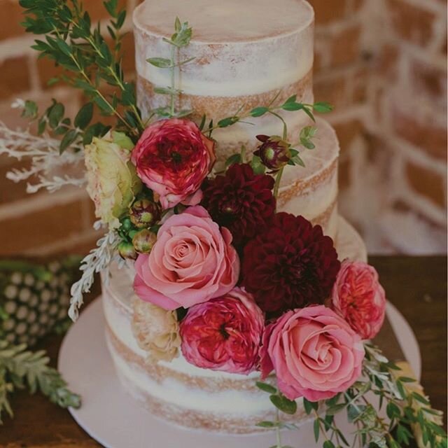 Perth is filled with amazing creatives so we want to pass on the favour of recommending some stunning wedding cake accounts worthy of your follow. Image courtesy of @cakecreationsperth. Tap the image for our favourites!