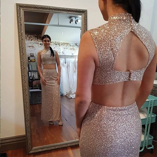 21 never looked this good! What a fabulous glittery cocktail number that fits perfectly to her frame. ⠀
#fabulousfabrics⠀
Fabric from @fabulous.fabrics