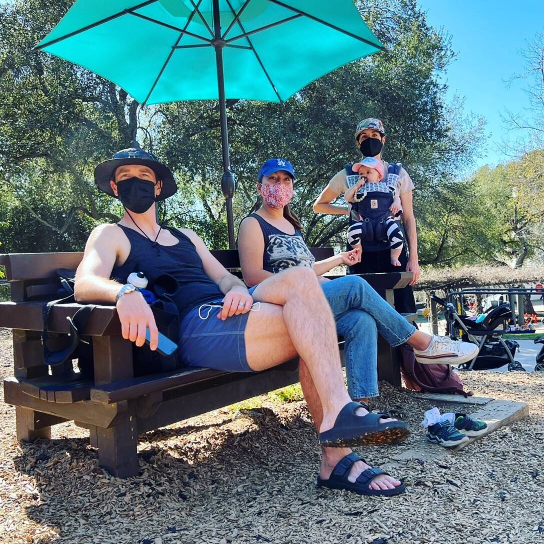 Even on field trips we let the kids lead and explore, trusting them to make safe choices and offering limited guidance. Look at these amazing parents being attentive but never hovering. Go parents! 

#playbasedlearning #playbasedpreschool #socialemot