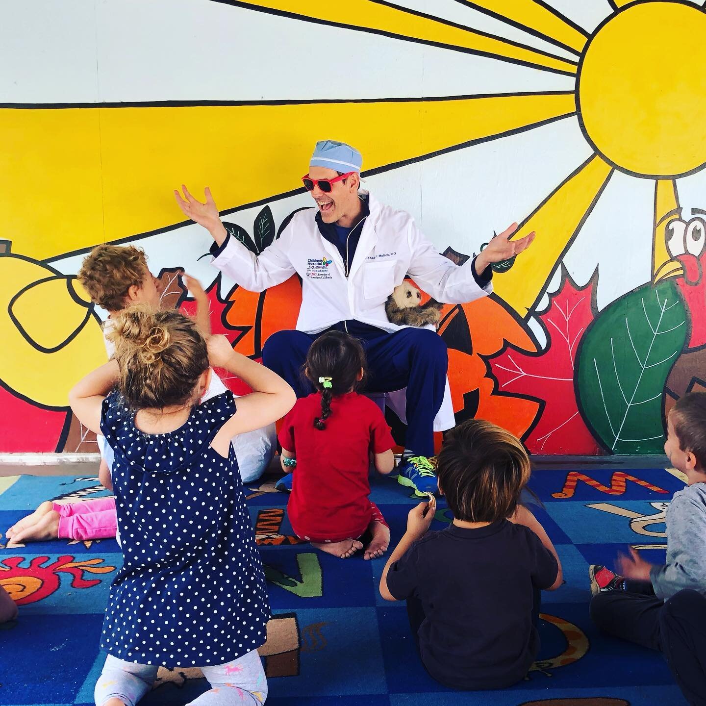 Themed weeks sometimes means we get visits from special guests! Luckily for us this special guest is also a super cool dad with a very special job. 🩺❤️&zwj;🩹 

#playbasedlearning #playbasedpreschool #socialemotionallearning #socialemotionaleducatio