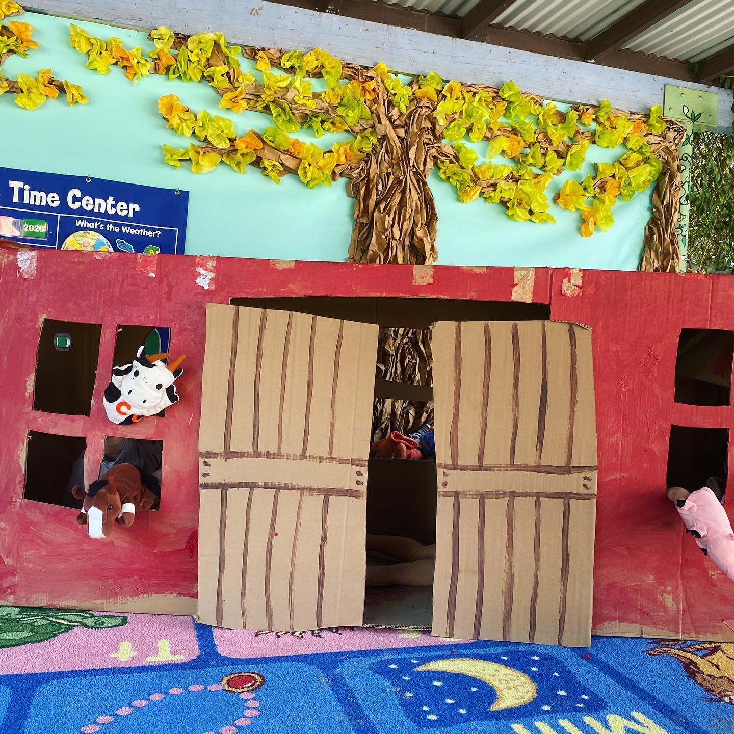 Get creative! Someone was giving away their old refrigerator box so we brought it in and the kids turned it into a barn. We had a fun filled week of imaginative play and lots of puppet shows. These kids never cease to amaze us! 

#playbasedlearning #