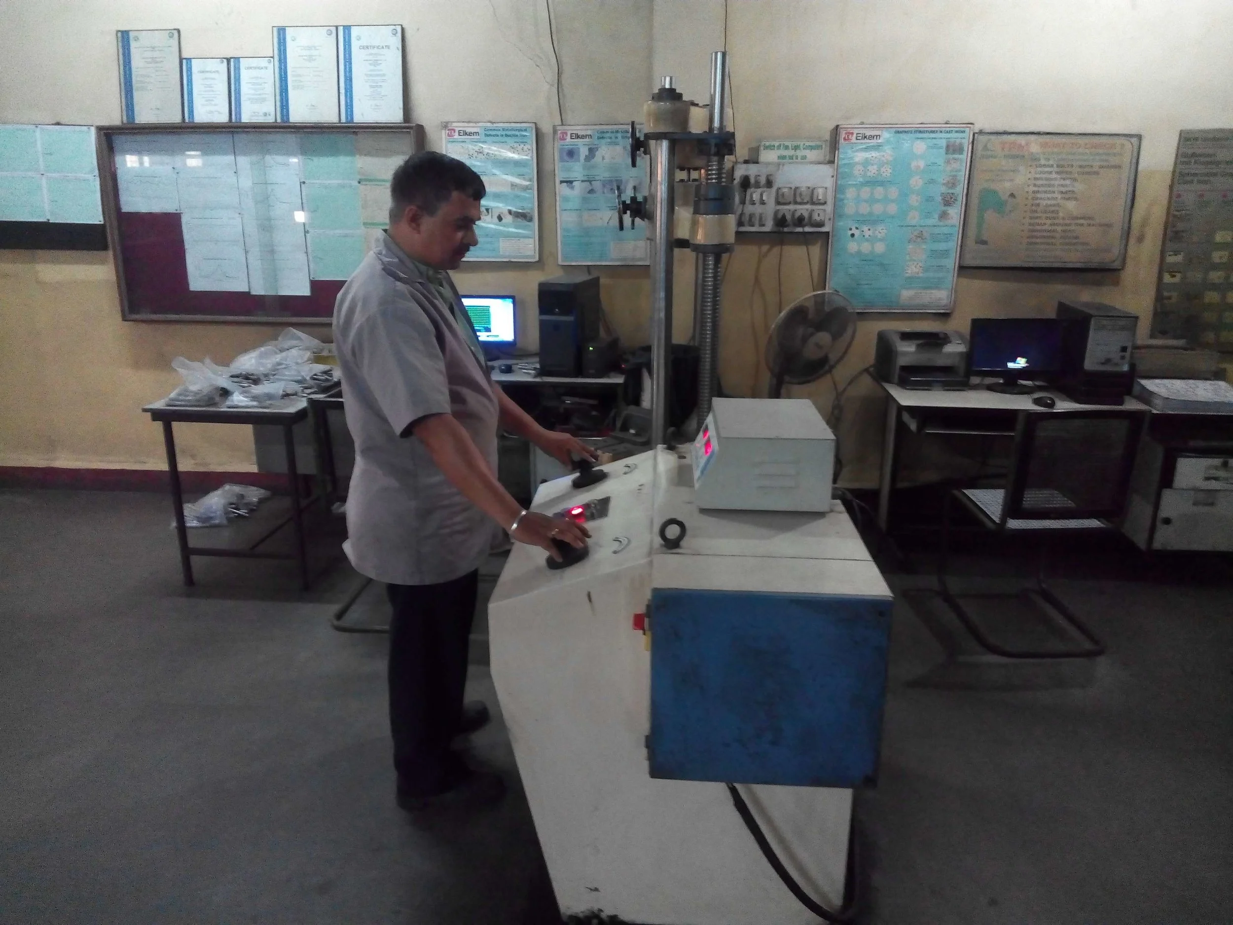 Tensile testing machine for casting_11.jpg