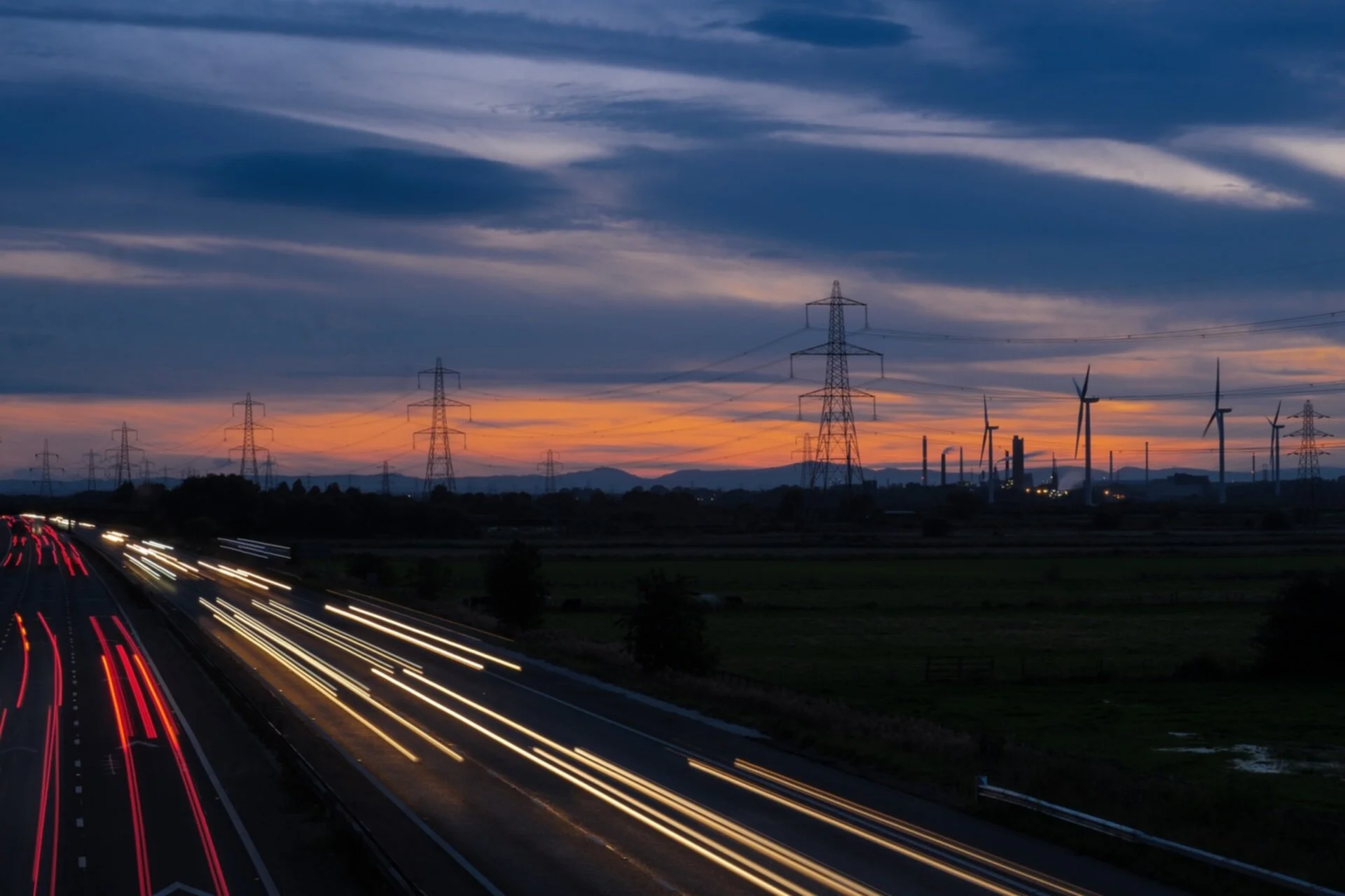 Frodsham wind farm at dusk.jpg