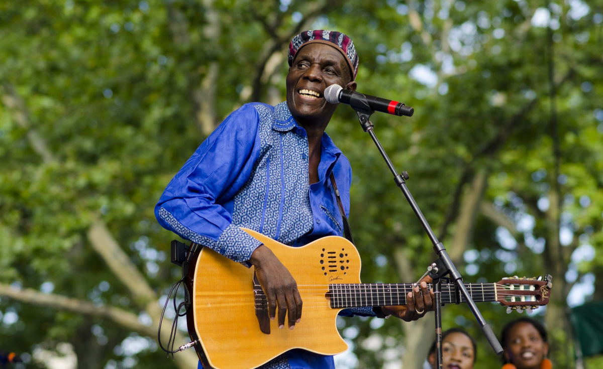 Oliver Mtukudzi Dies Jan 2019.png