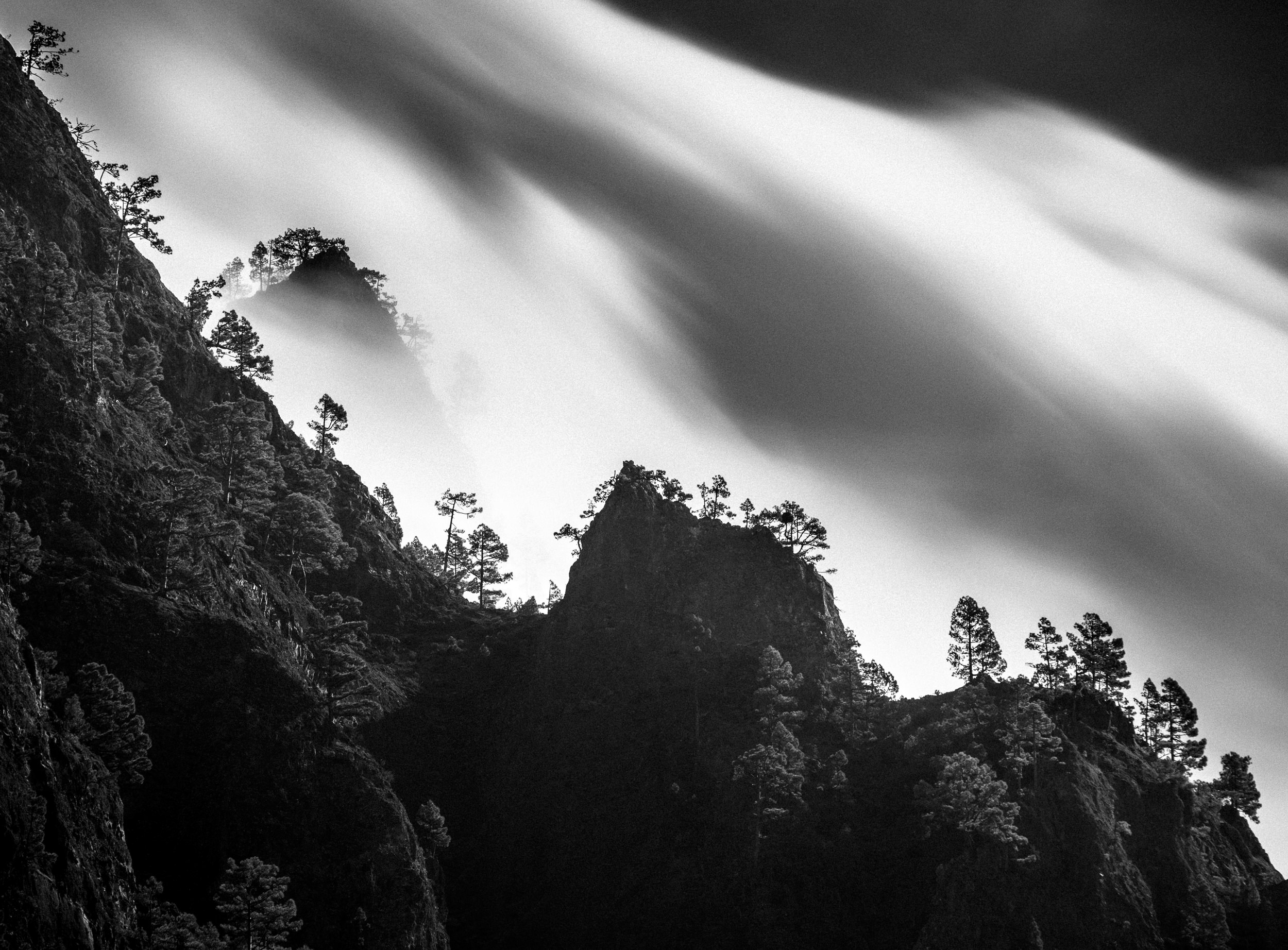 Use of telephoto lens to photograph forests from far away, La Palma island - Rafael Rojas.jpg