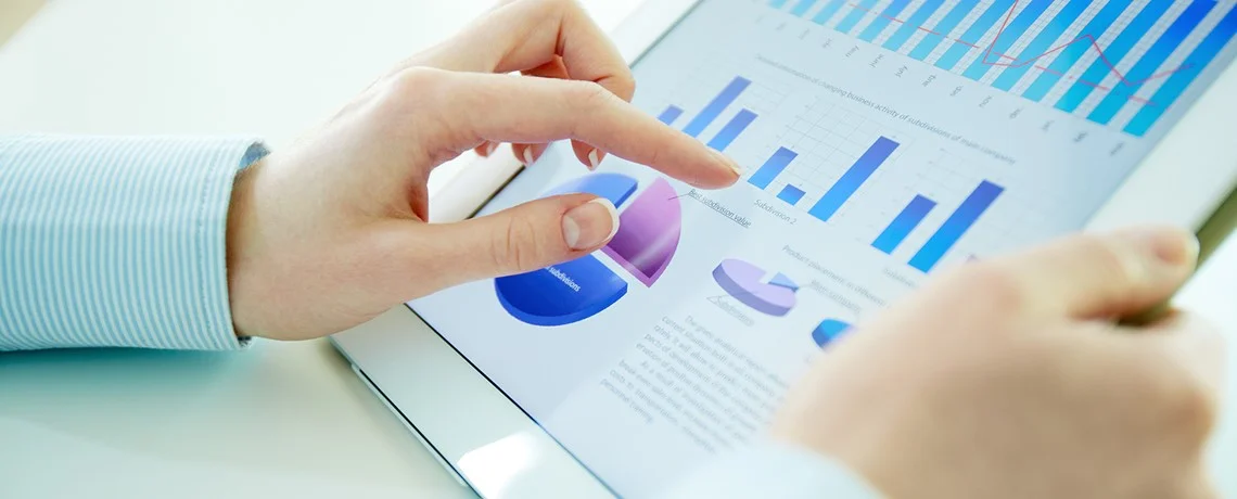 ipad-with-charts-closeup-157537763-300dpi-w15cm.jpg