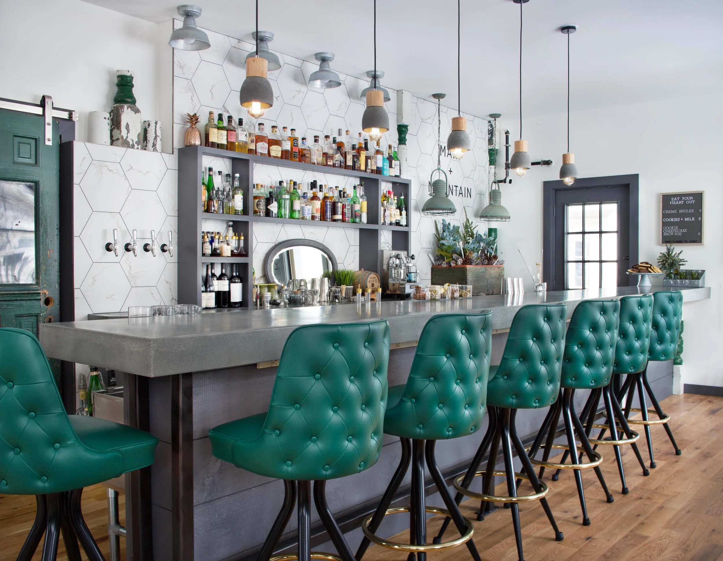 Main and Mountain Bar & Motel at Okemo FourSeason VT Lodging