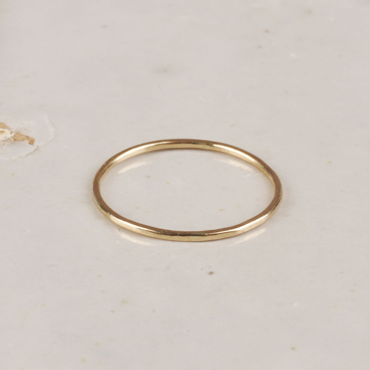 fine gold band ring