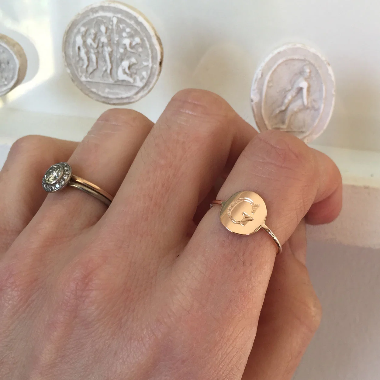 initial-signet.jpg