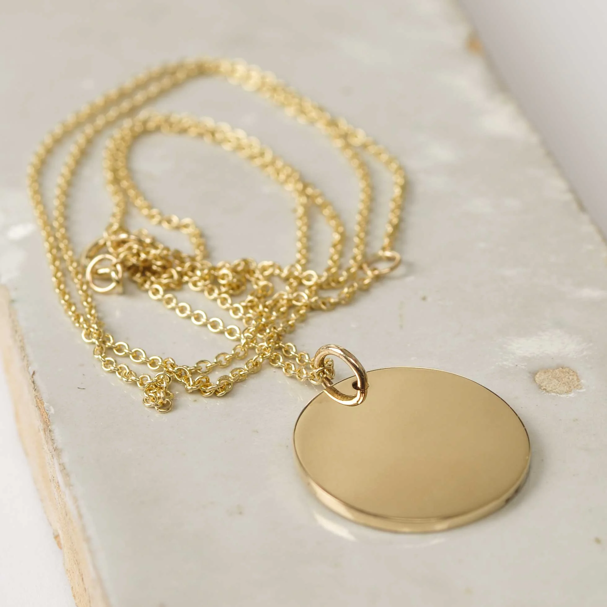 plain-17-mm-gold-pendant.jpg