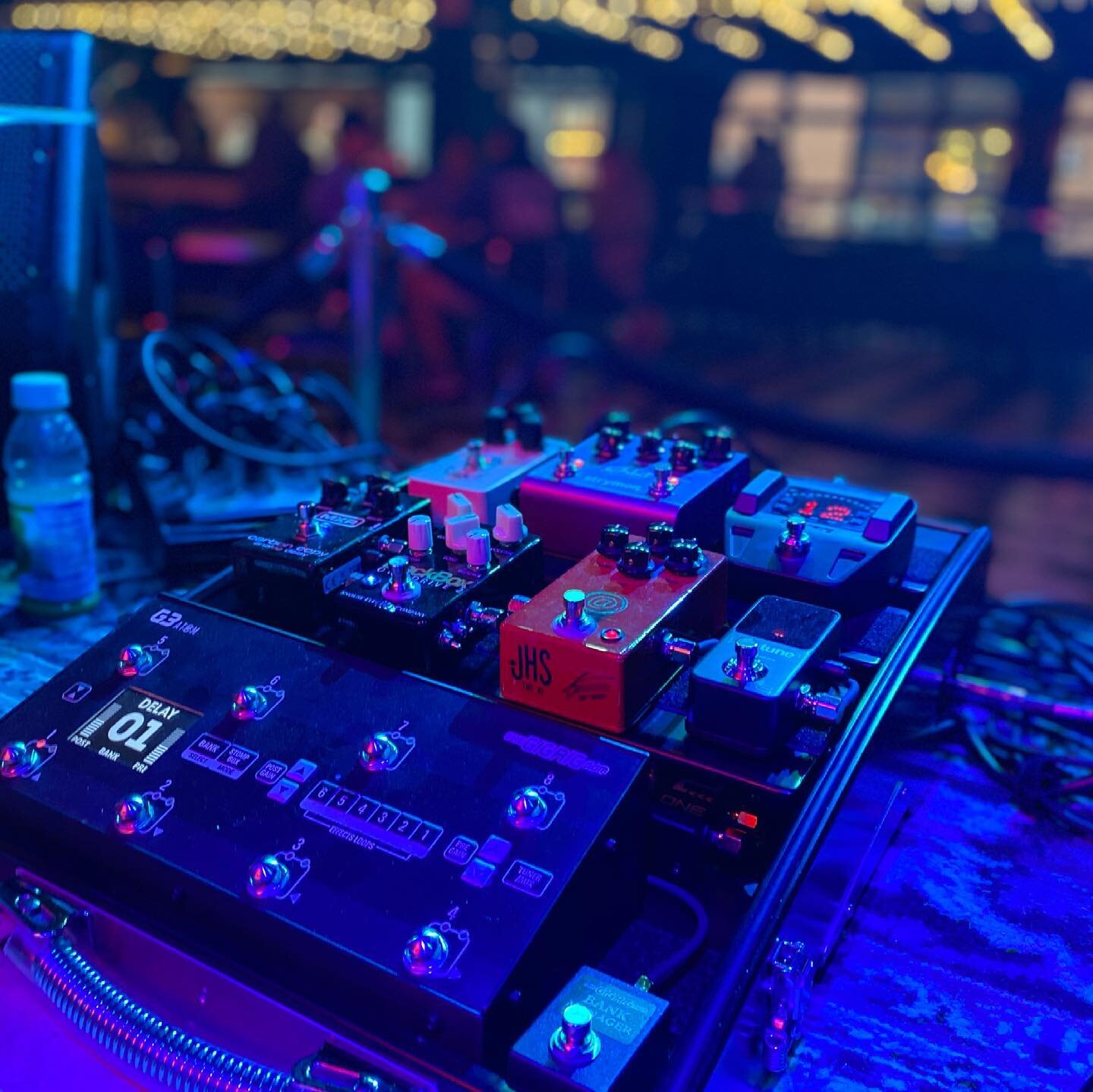 Live show tonight @pearlstreetlive in DC. It&rsquo;s been a while and this feels good! 7:30 start! @thegigrig @that_pedal_show @schmidt_array_pedalboards