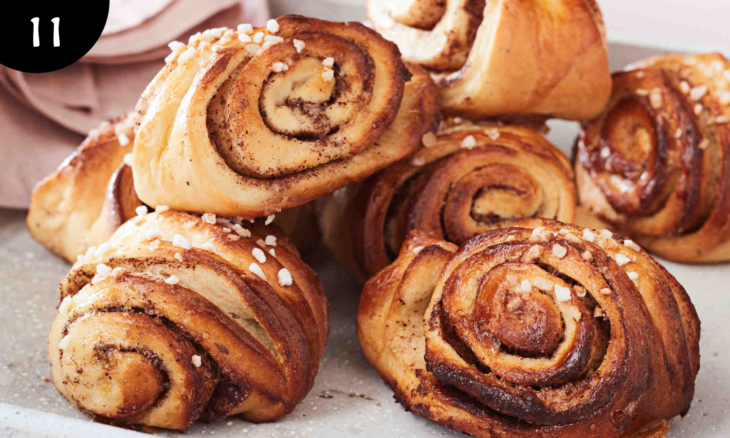 11-cinamon-roll.jpg
