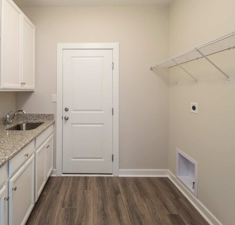 Wire Shelving- 1.PNG