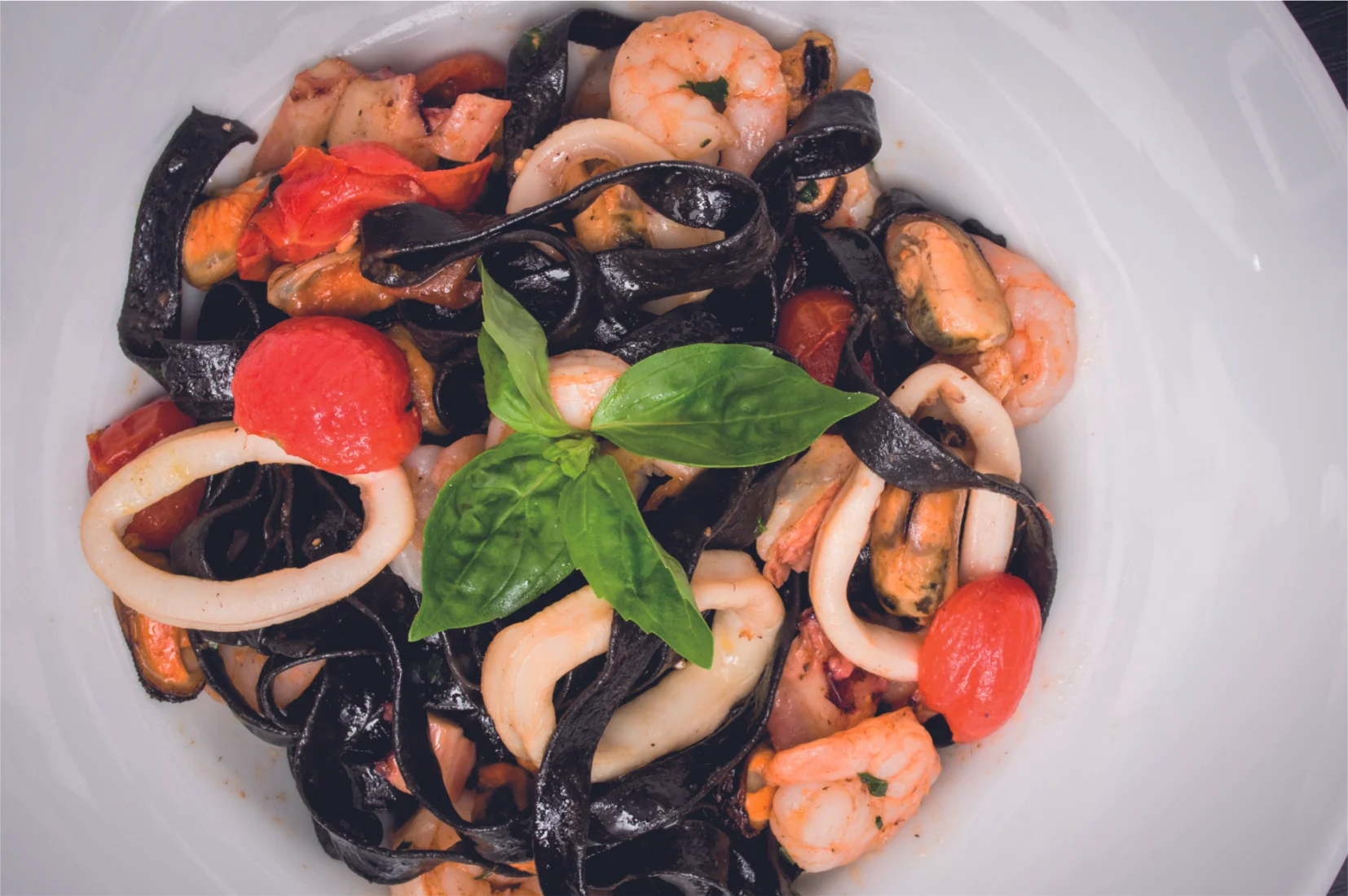 Tagliatelle nero di seppia con frutti di mare