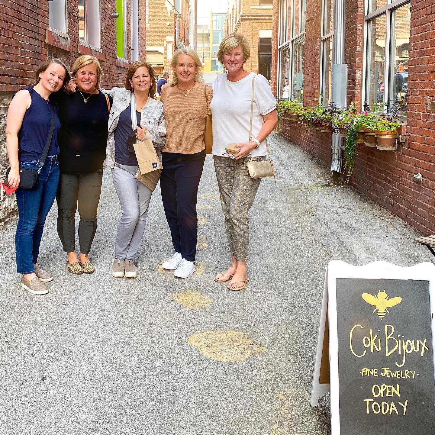 So fun to have the &ldquo;Queen Bees&rdquo; from @beeorganizedkc stop by the shop on Saturday!  It was great to meet all of you lovely ladies and hope you are enjoying your new bee necklaces! ❤️🐝
.
.
#cokibijoux #handmadejewelry #kccrossroads #bauer
