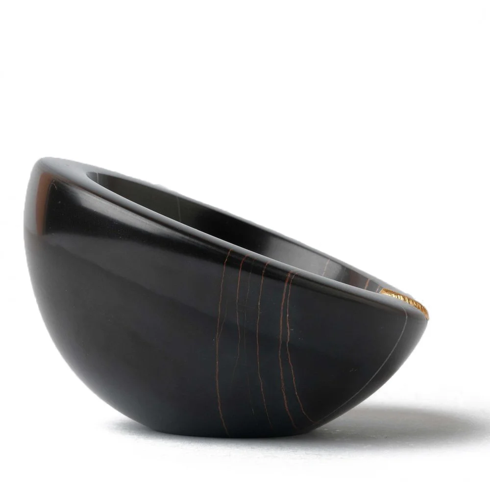 Tarek_el_Kassouf_my_ashtray_tola_noir_profile copy.jpg
