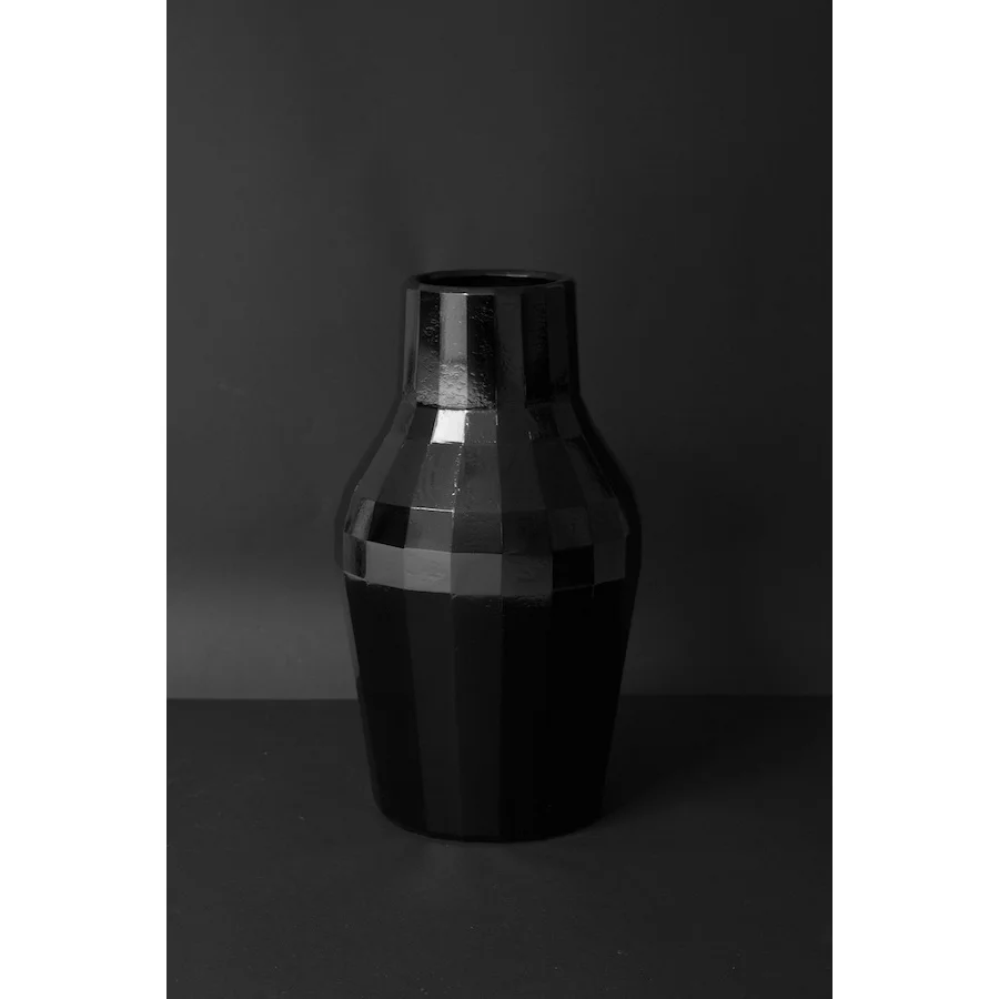 Seungbin_Yang_Lacquered Forms_Scandinavian_Vase_lifestyle.jpg