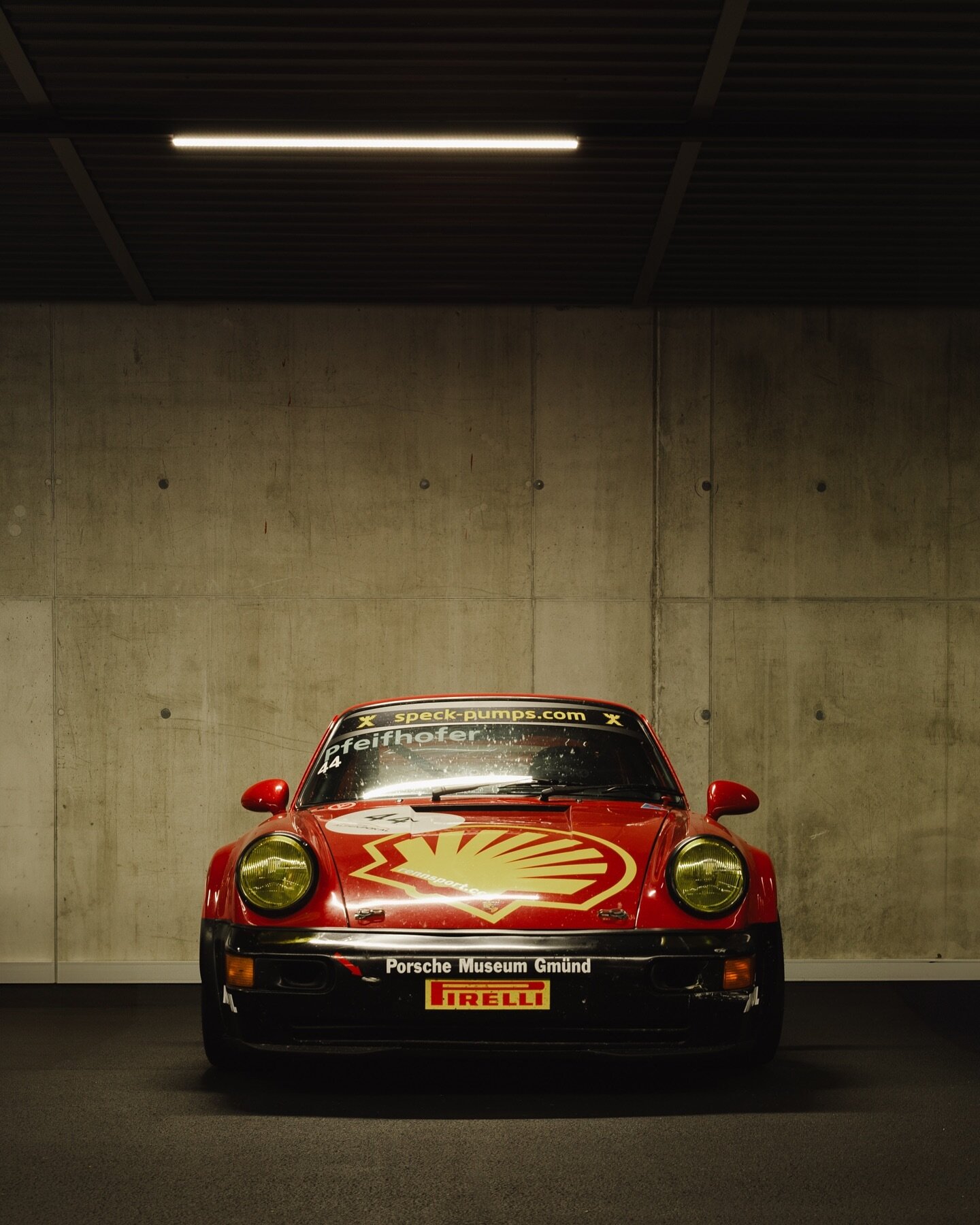 My favourite from Christoph Pfeifhofer garage in October!

#porsche #porsche911 #964rsr