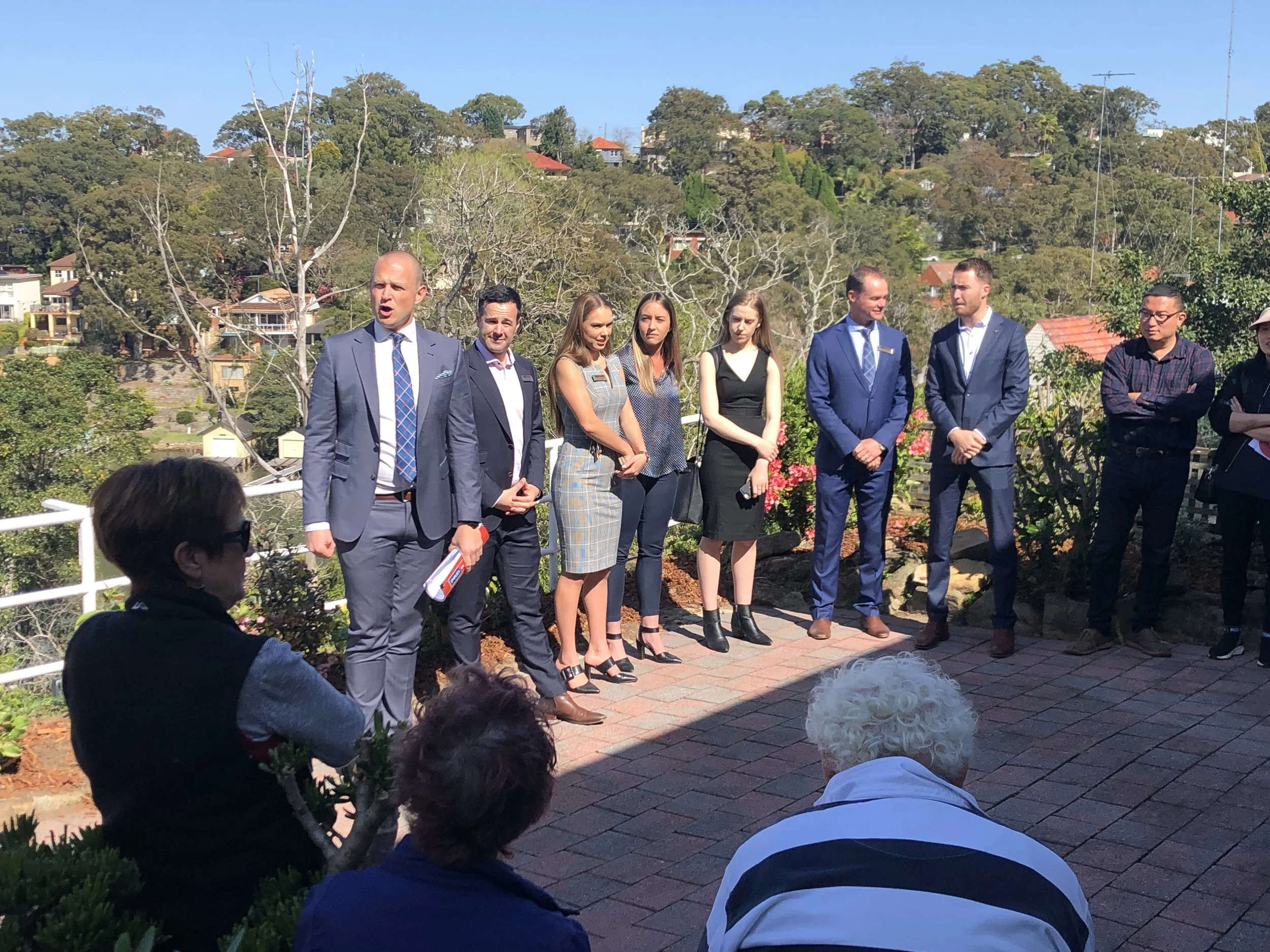 4mins - $1.5 start &amp; $750,000 in bids