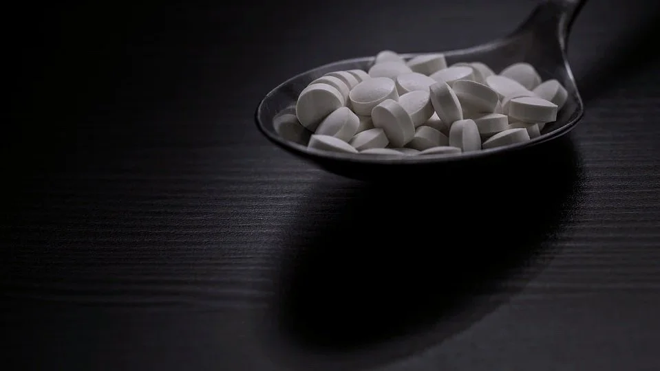 pills-on-a-spoon-3821287_960_720.jpg