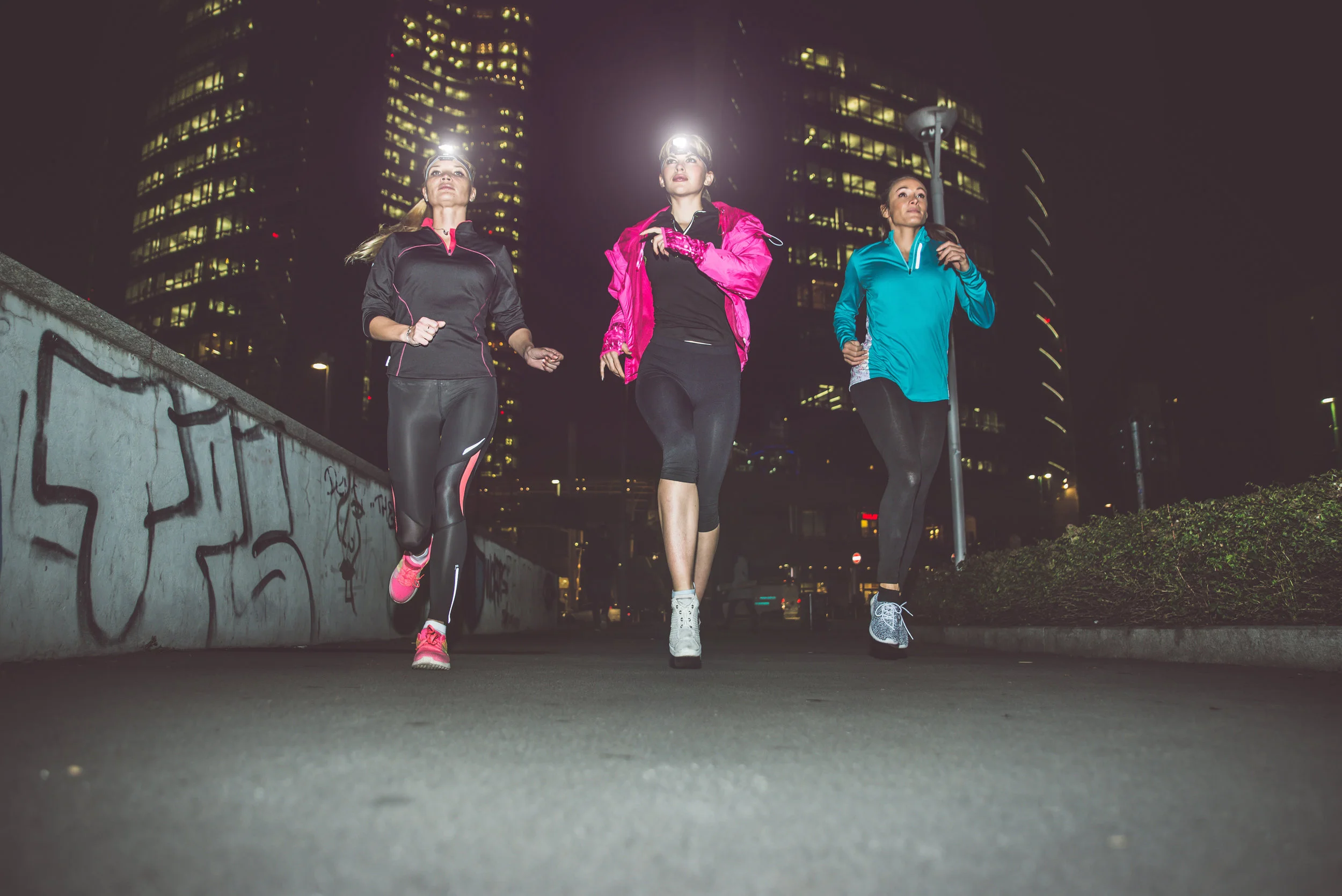 5 Lightweight Accessories Every Runner Needs at Night