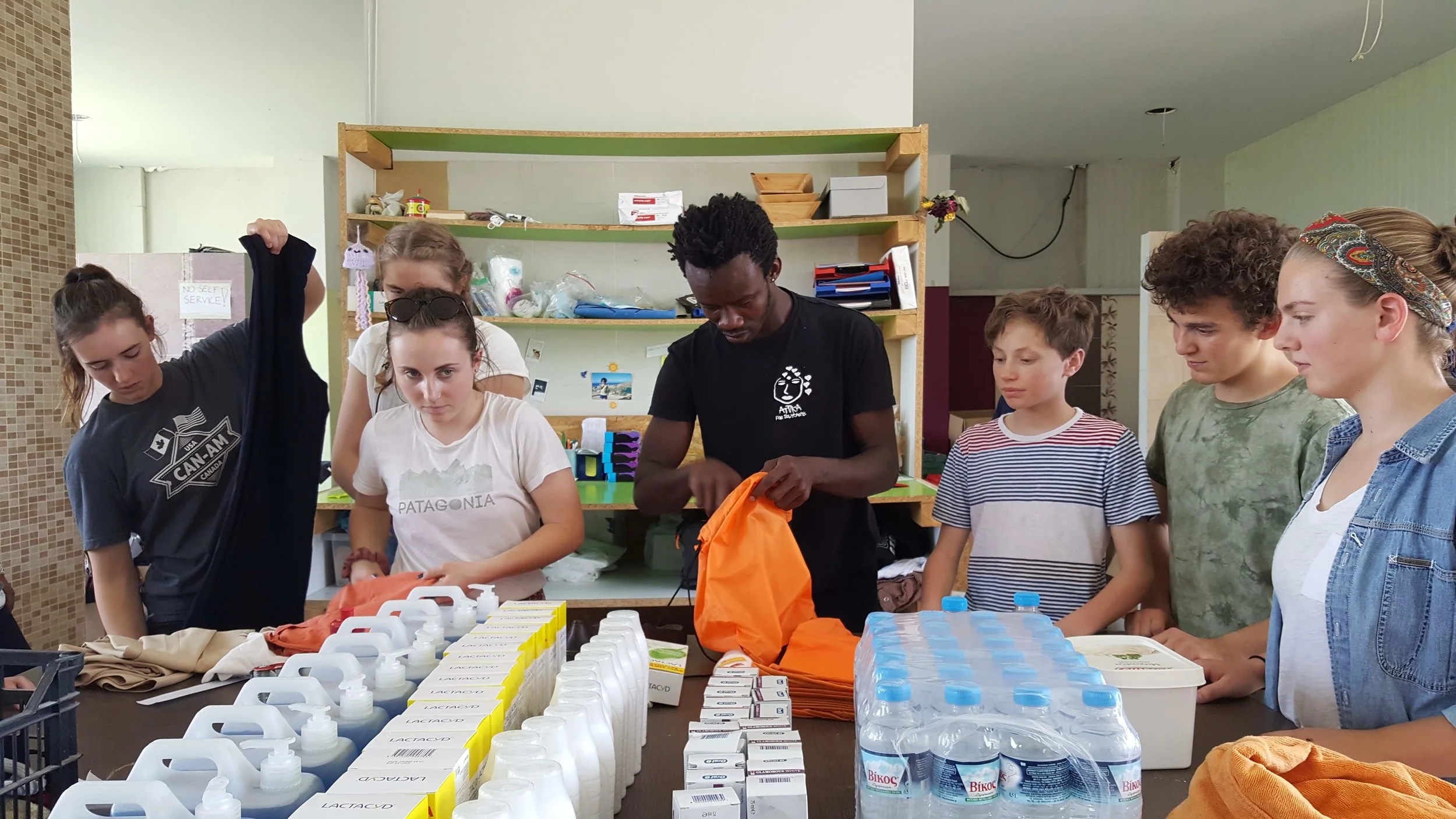 Packing boxes at the Attika warehouse. (Photo: Sarah Gley)
