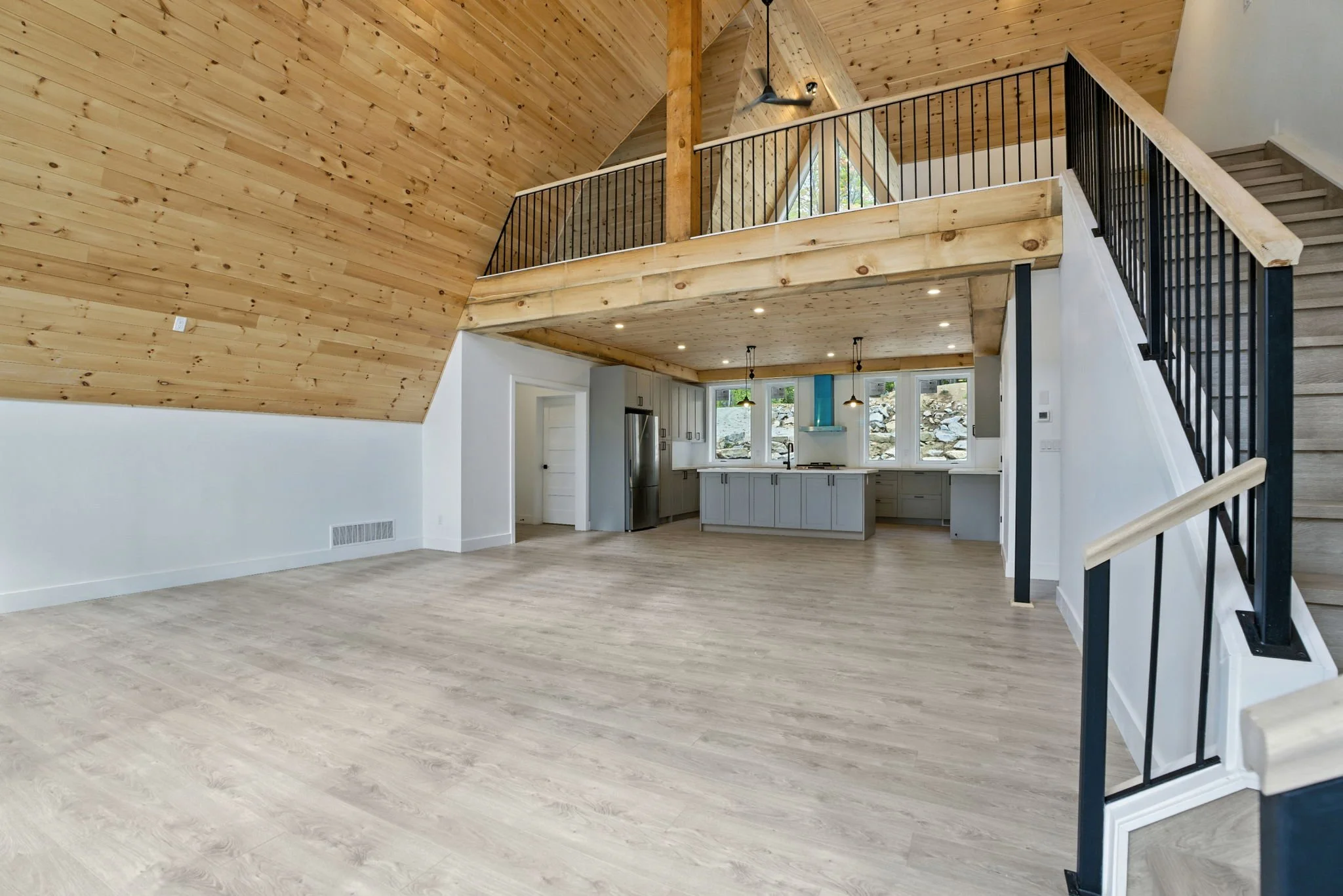 11-web-or-mls-Interior29.jpg