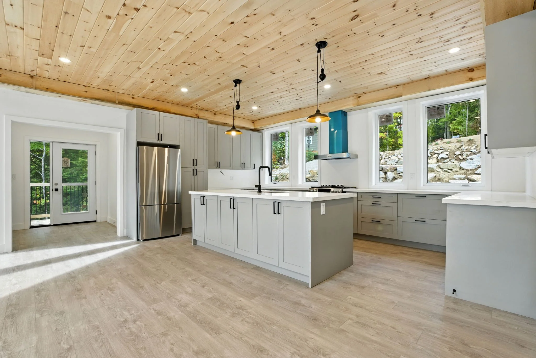 16-web-or-mls-Interior34.jpg