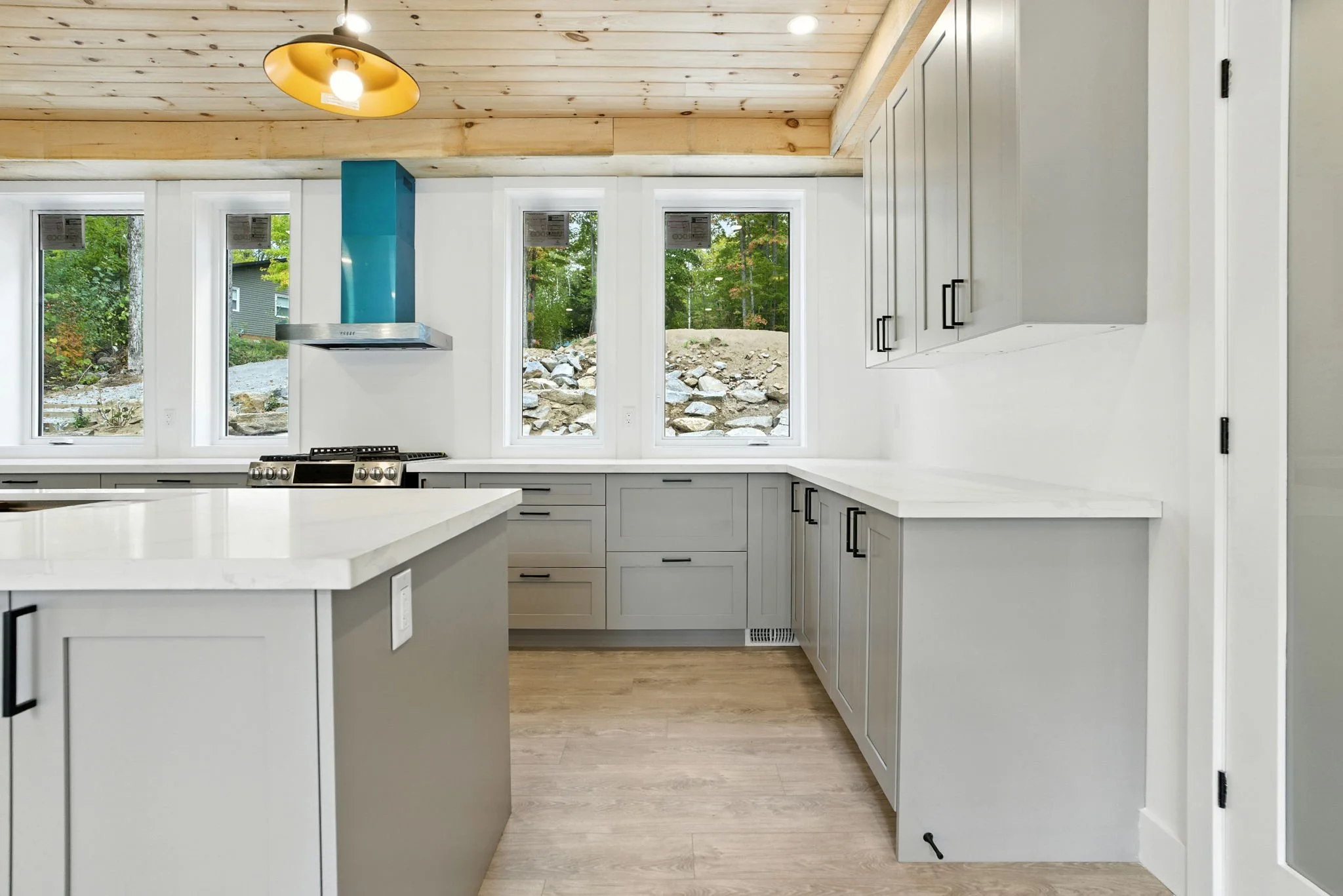 18-web-or-mls-Interior36.jpg