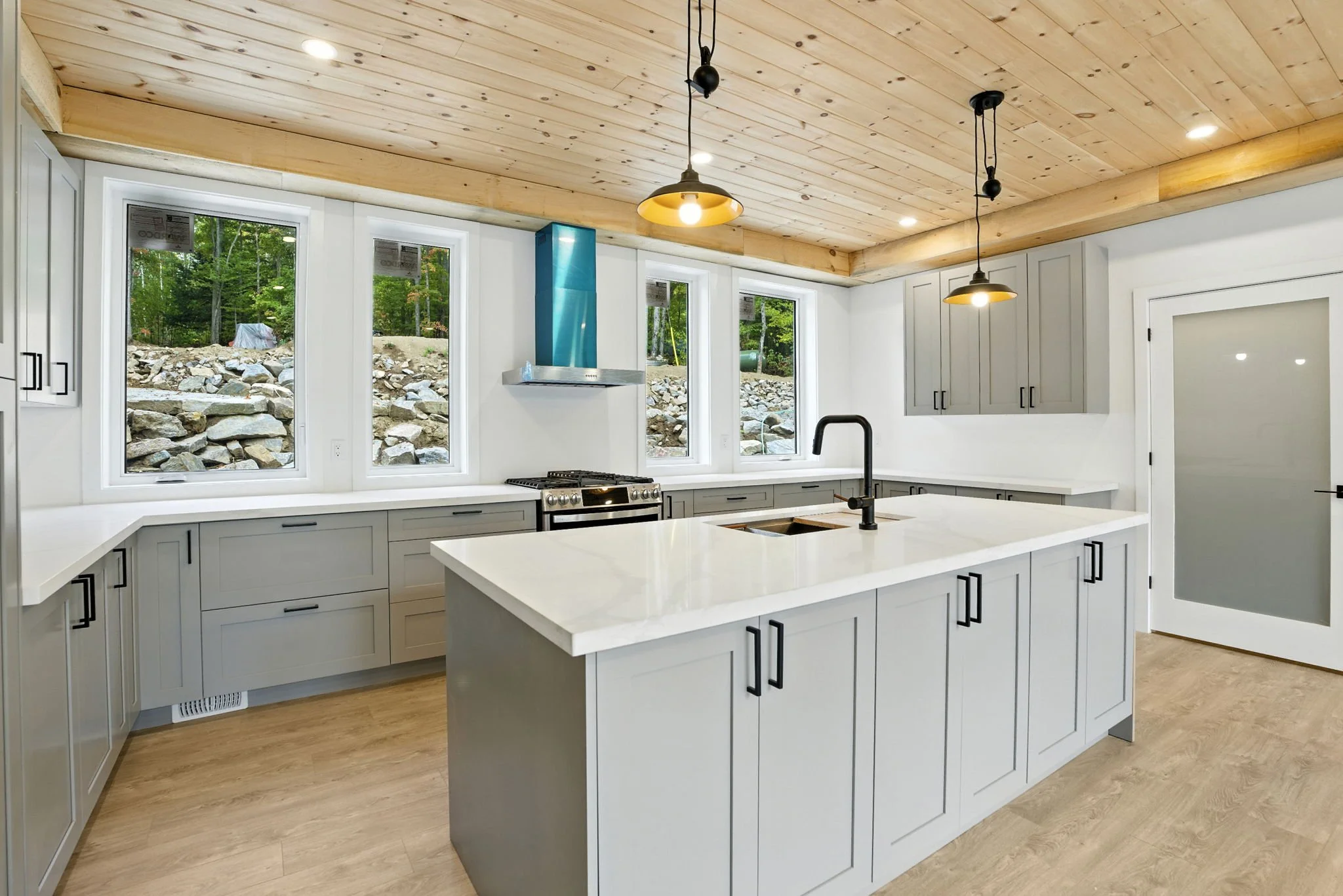 24-web-or-mls-Interior42.jpg