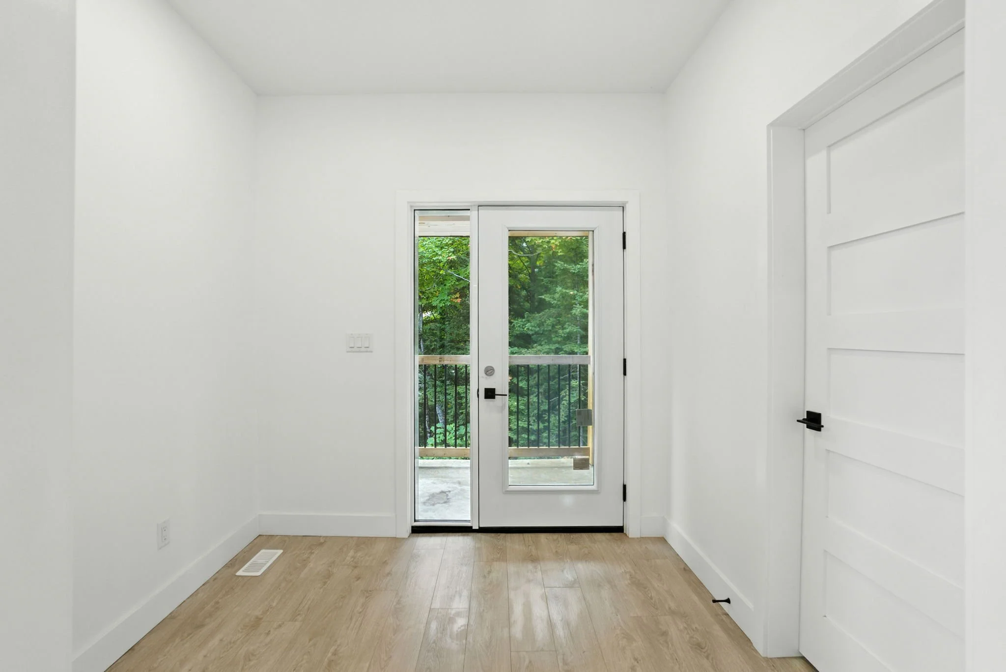 25-web-or-mls-Interior43.jpg