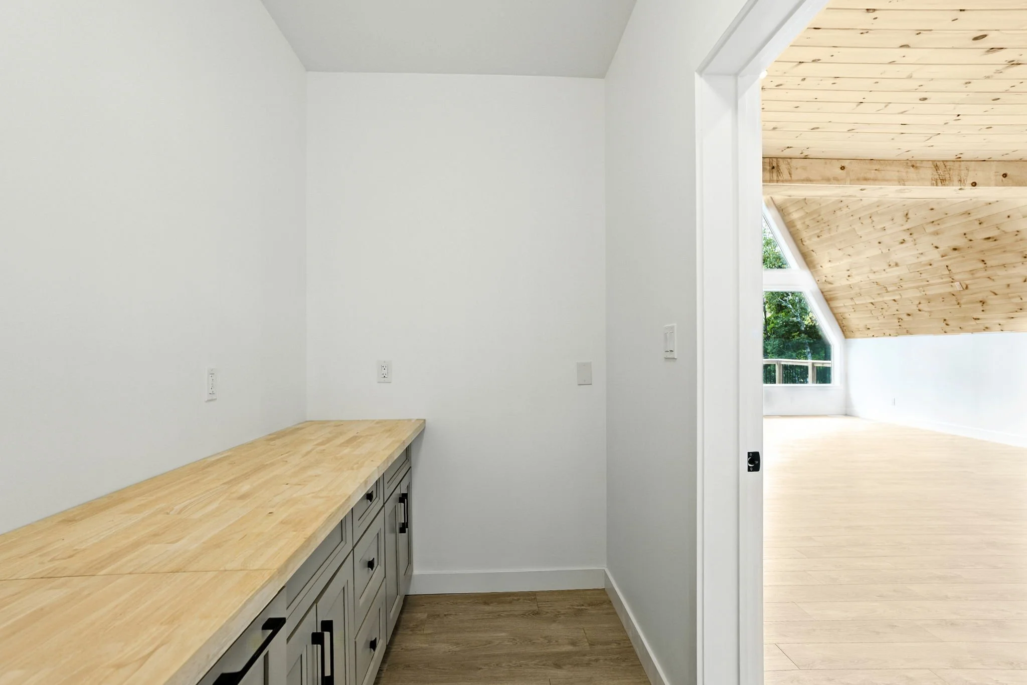 28-web-or-mls-Interior46.jpg