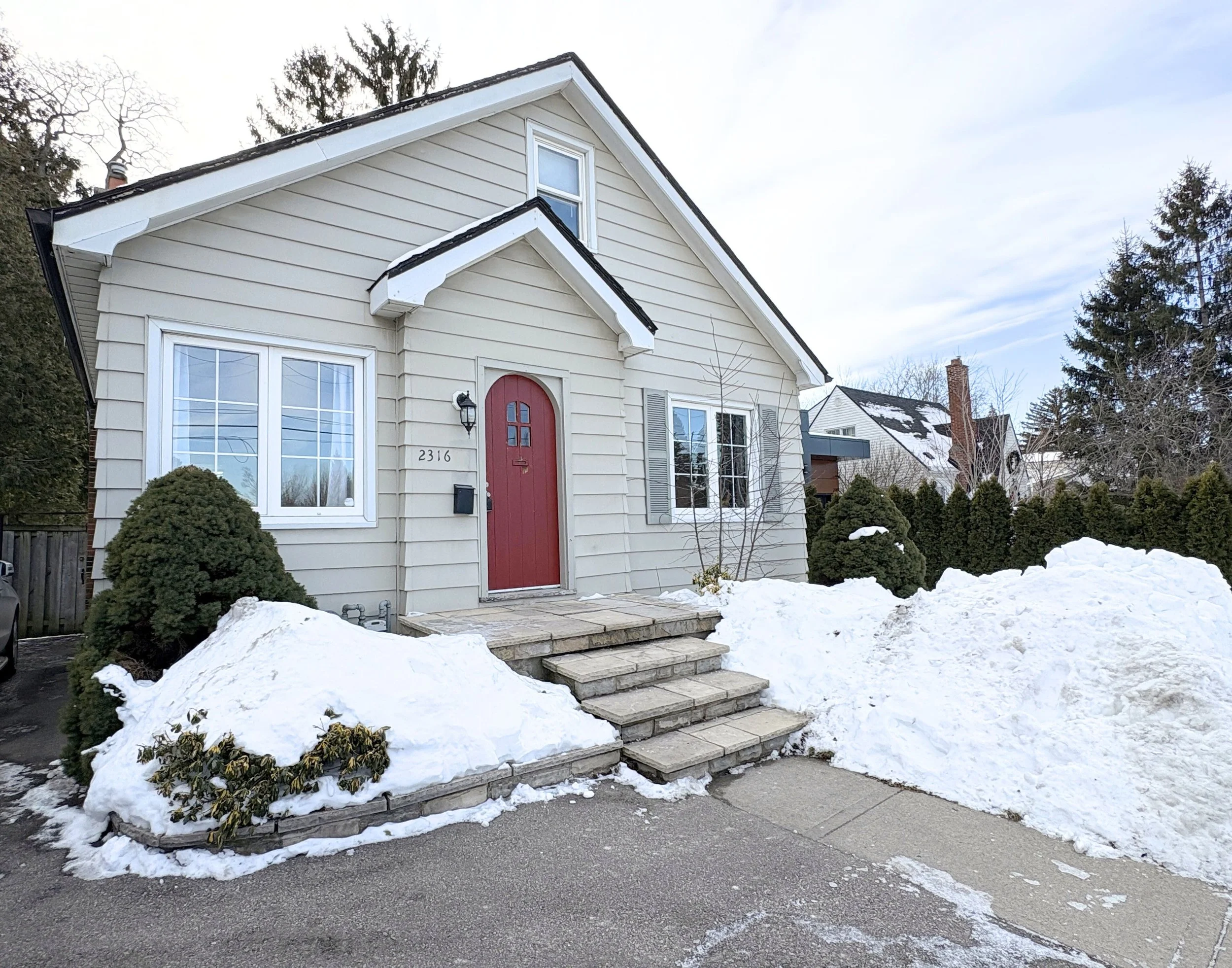 1b - Front of House.jpg