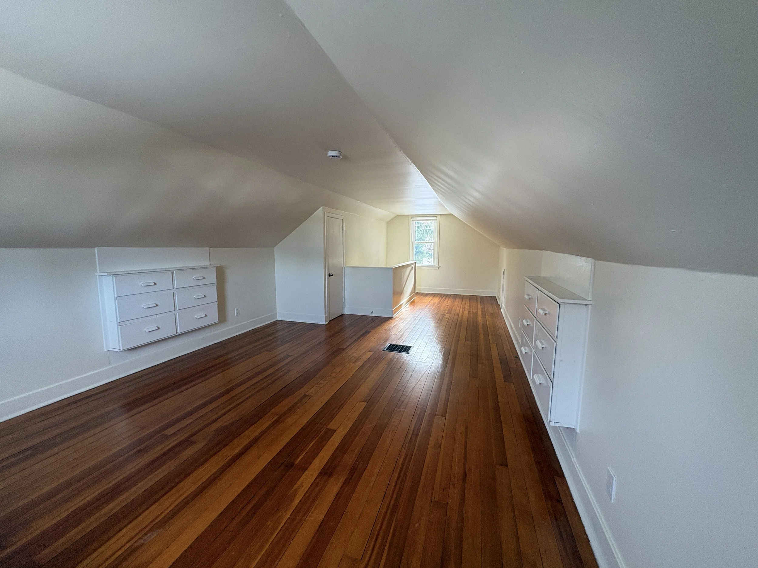 8c - Loft Bedroom.JPG