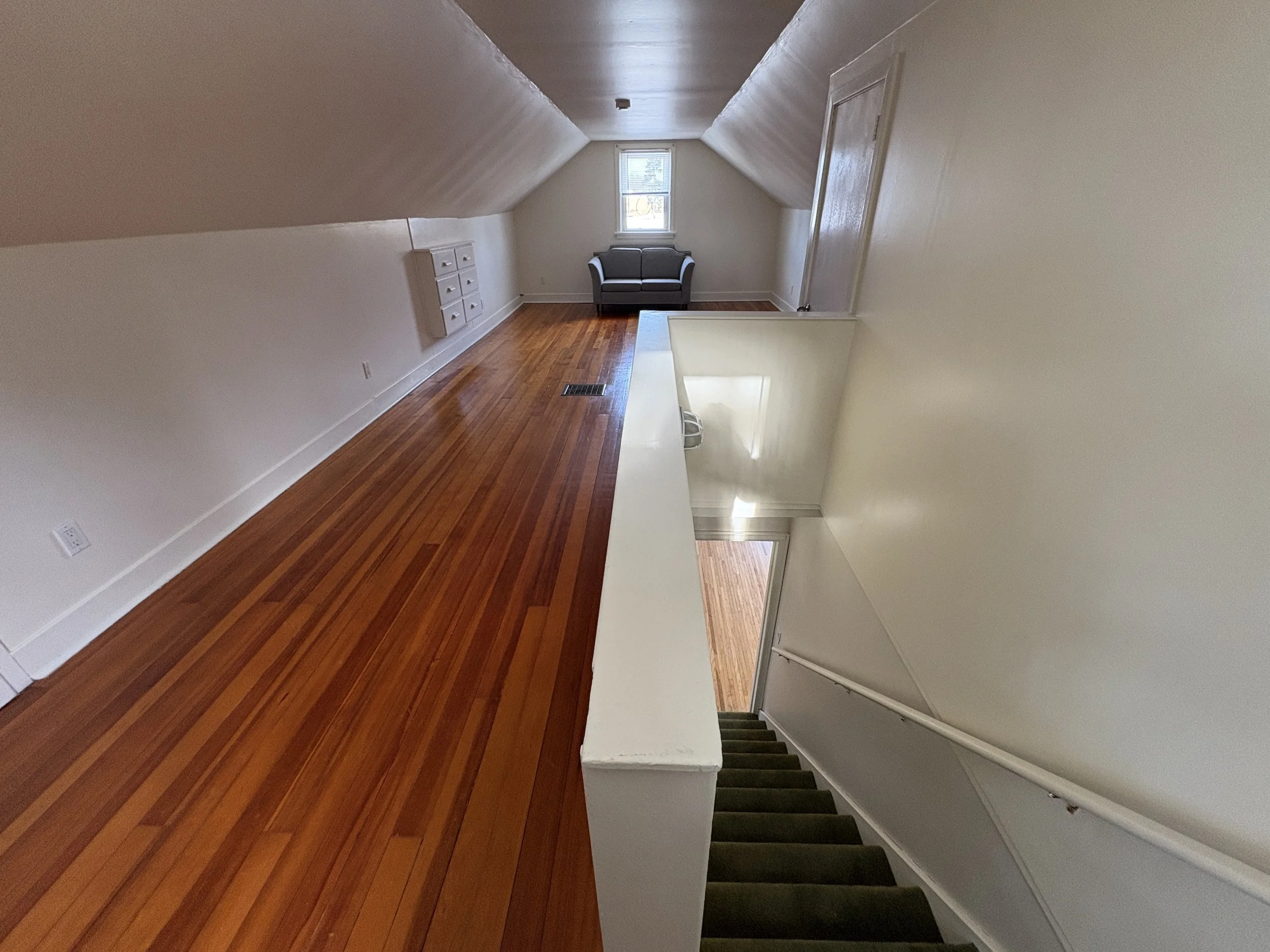 8d - Loft Bedroom.JPG