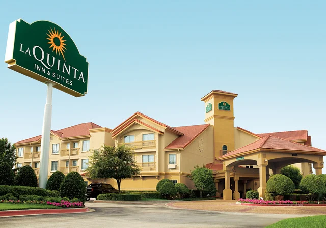 La Quinta Ext Traditional (1).jpeg