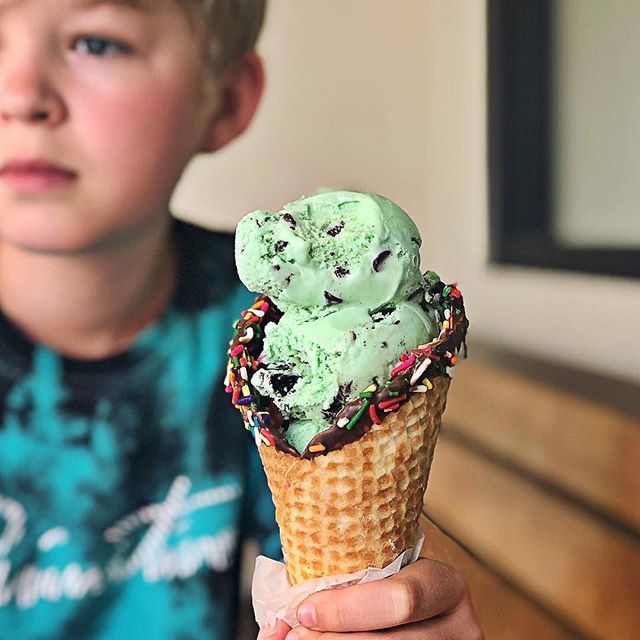 TREAT yo self! 🍦
#Repost @chefbrookew
• • • • • •
Mint Oreo Chip Model 🍃🍫🍦👦🏼 @smallbatchicecream @playaprovisions
#smallbatch #icecream #youscream #marvista #venicebeach
