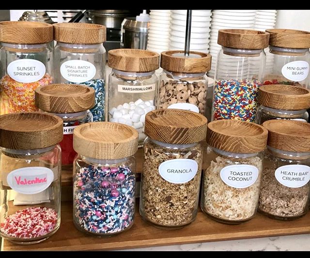 I scream, you scream, we all scream for TOPPINGS! 🍨🍫🍬
🤤
@smallbatchicecream #🍦
@playaprovisions
#smallbatch #marvista #venicebeach #icecream #sprinkles #isitsummeryet