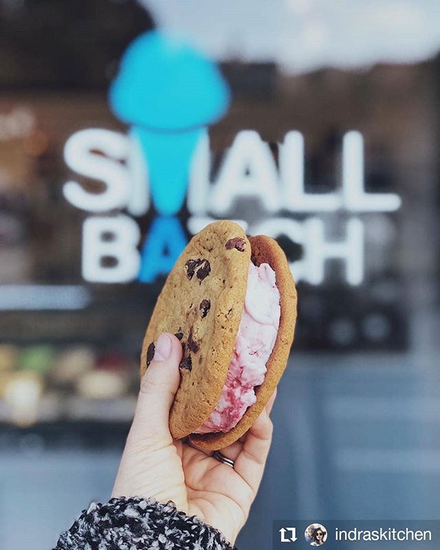 Does the ice cream between these cookies look vegan? Because it is! Our vegan Lava Flow is a fan favorite!
🍪
#Repost @indraskitchen
• • • • • •
#smallbatchicecreamery #marvista #venicebeach #dairyfree #veganicecream #cookiesandwhich #icecreamforeveryone