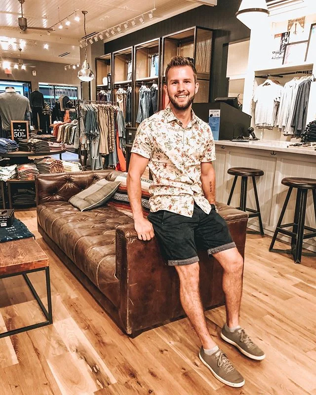 Hunter can usually only talk me into going to the @mallatgreenhills if she tells me we can get a burger from Restoration Hardware 😂. But I&rsquo;m for sure coming back for the tax free deals this weekend! Sharing a few of my favorite stores on my st