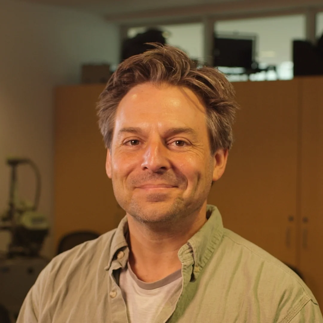 Peter Ciardelli Assistant Editor Lecturer and Audio Visual Specialist at Dartmouth College. B.A. in Theater from UVM, MFA in Media Production from the University of New Orleans. Consulted and worked on productions in Hollywood and New England. Member of the Editors’ Guild. 