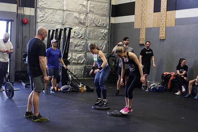 #FFLYVR Season one week 2 hosted by @pandaperformancelab

Repost #fflpartner 📷 @athlete_inside

functionalfitnessleague loves to make you #syncro with #bbfs  #fitness #crossfit #fitfam #functionaltraining #workout #training #wod #gym #health