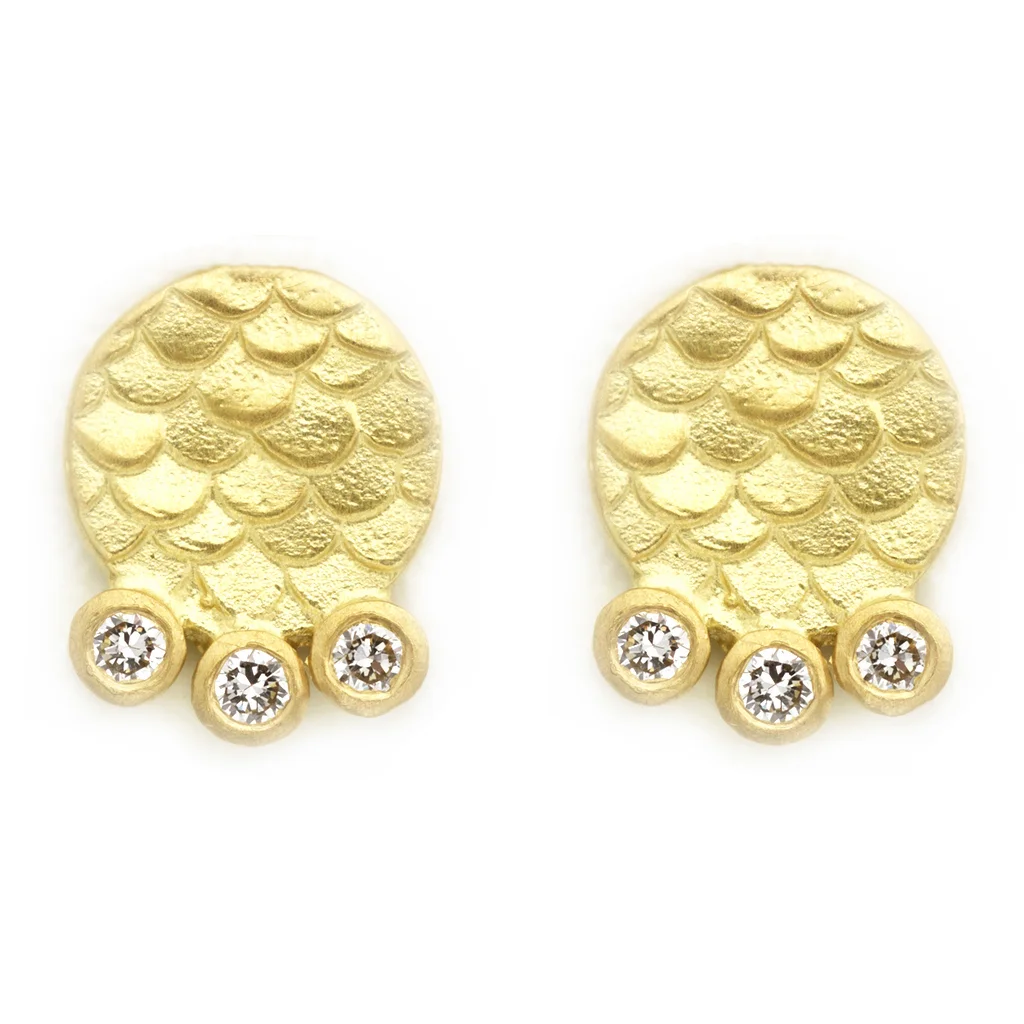 09 catkin three diamond studs detail.jpg