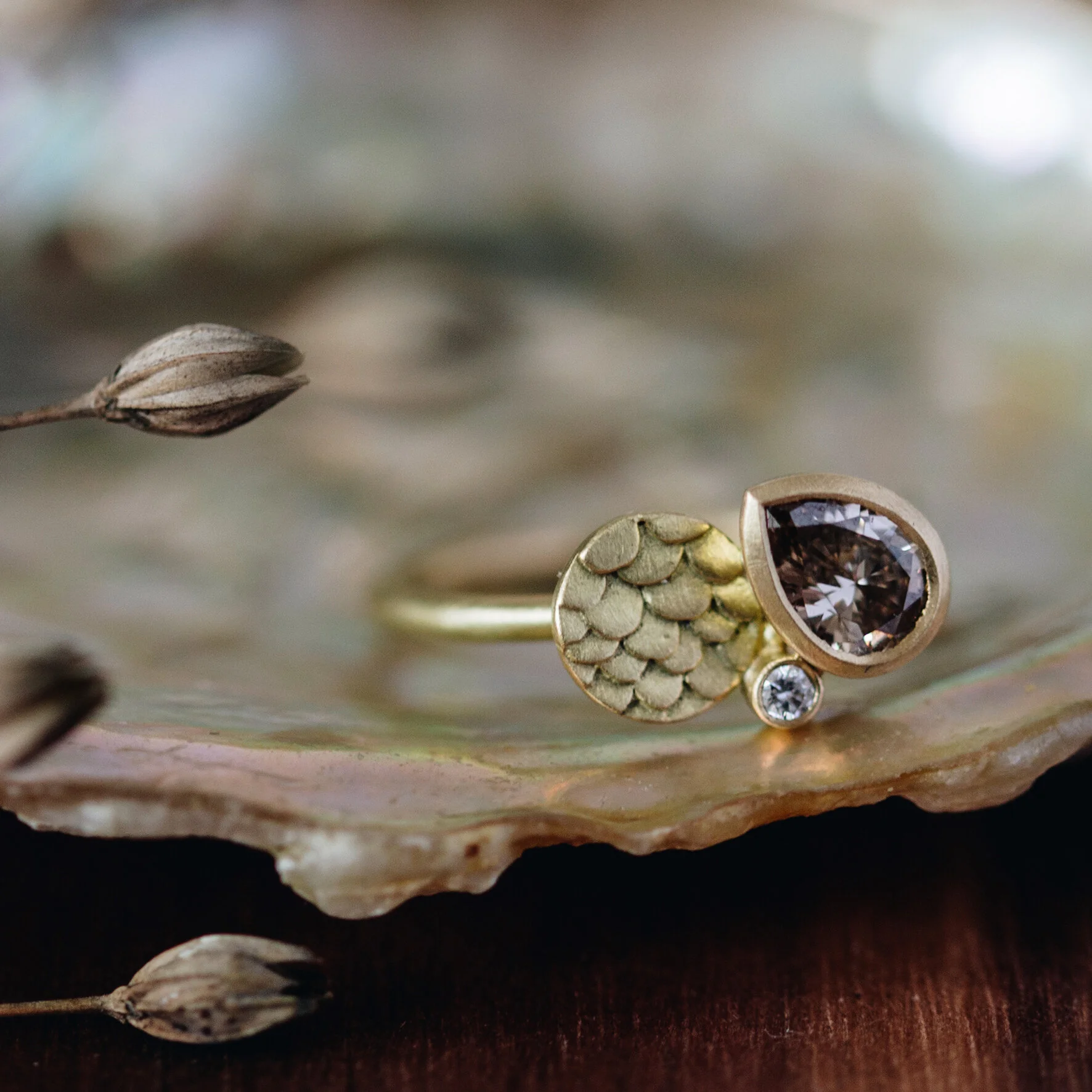 Diamond gold ring