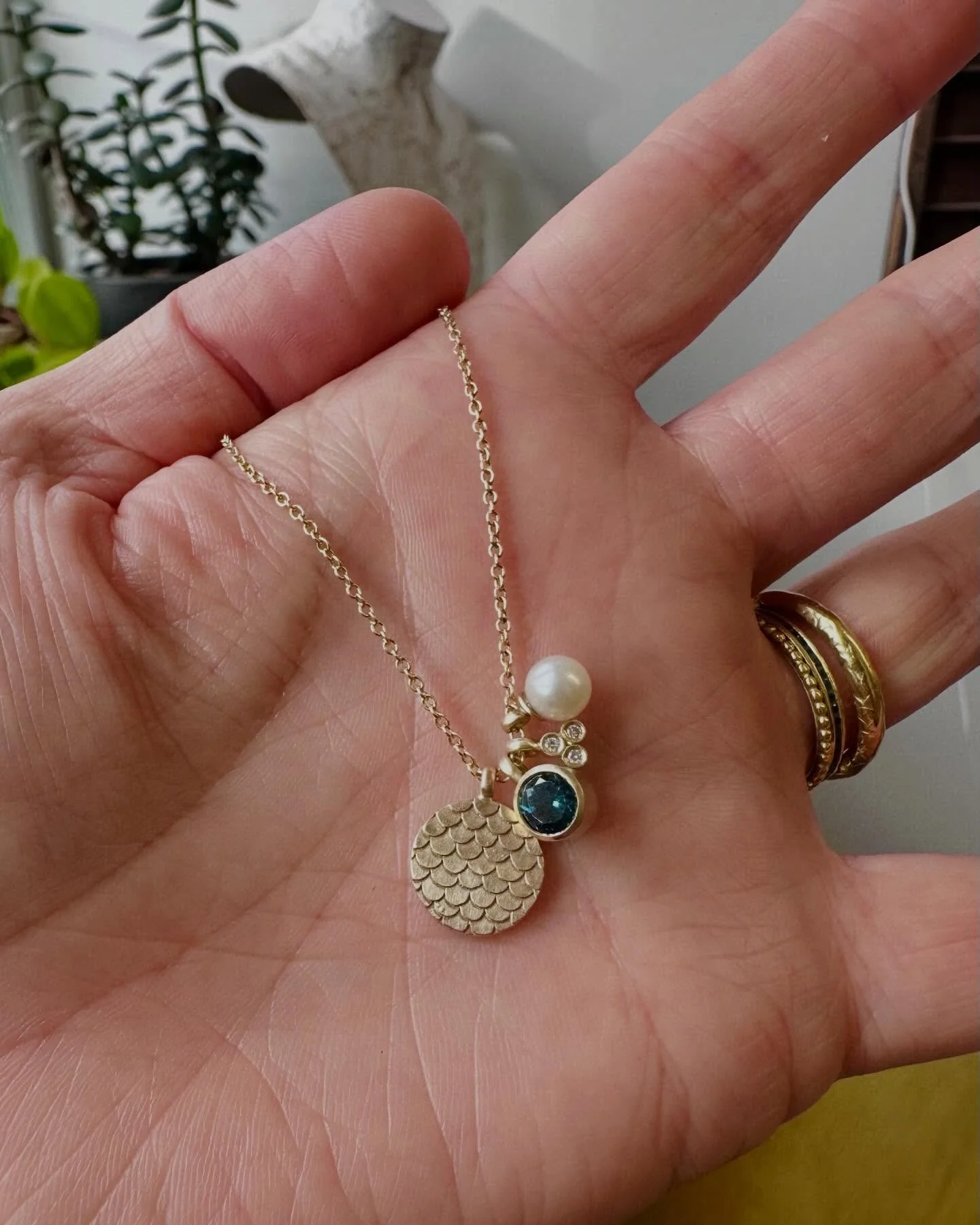 Life has felt very full lately, and I&rsquo;ve drifted a little out of the rhythm of sharing here.
.
Over the past few months there have been such thoughtful commissions. Engagement rings, pieces to mark milestones, and jewellery rooted in family sto