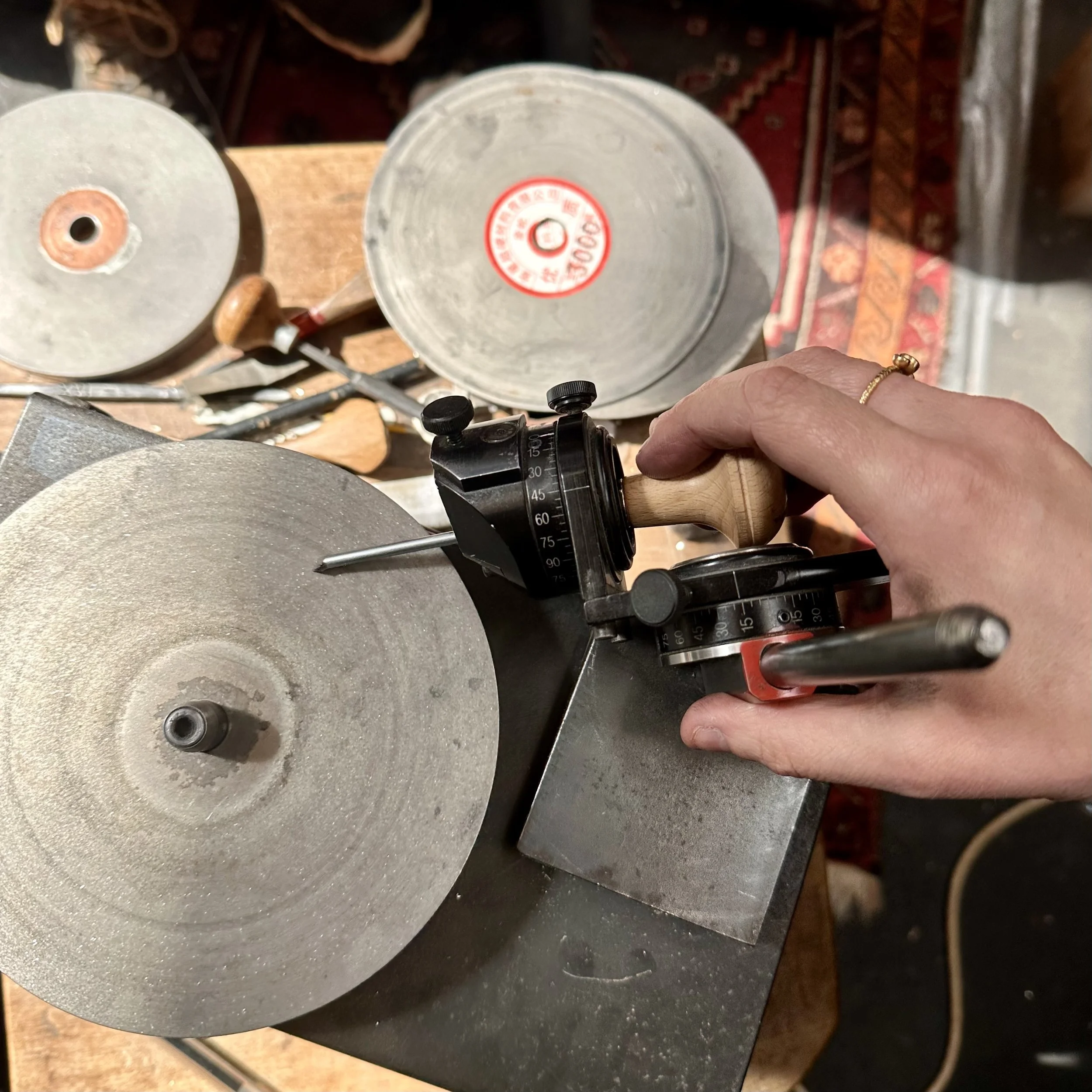 Sharpening device