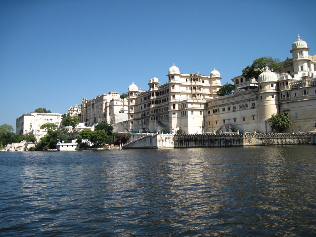 City-Palace-lake-view.jpg